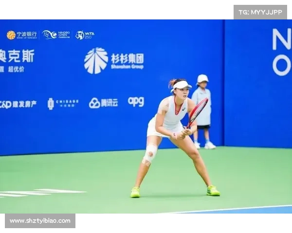 网球比赛资格赛激烈角逐 新生力量崭露头角 梦想与挑战并行